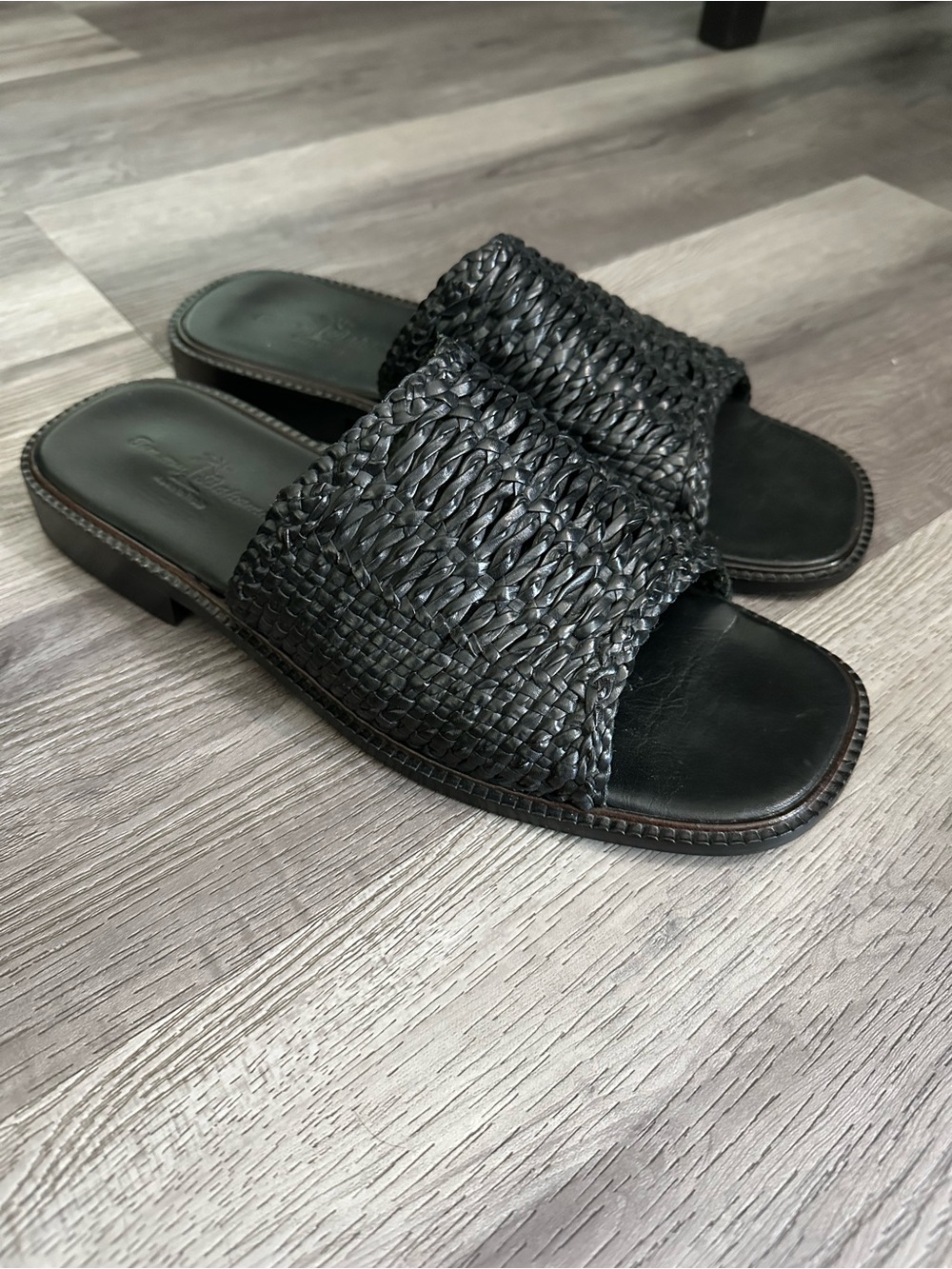 Tommy Bahama slide on men’s sandals size 12  leather made in Italy RARE